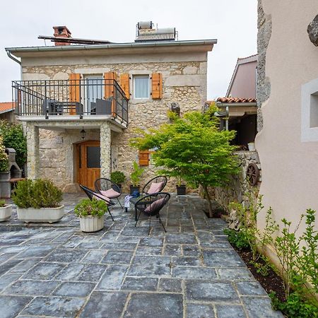 Holiday Home Eredita Milohnići Kültér fotó