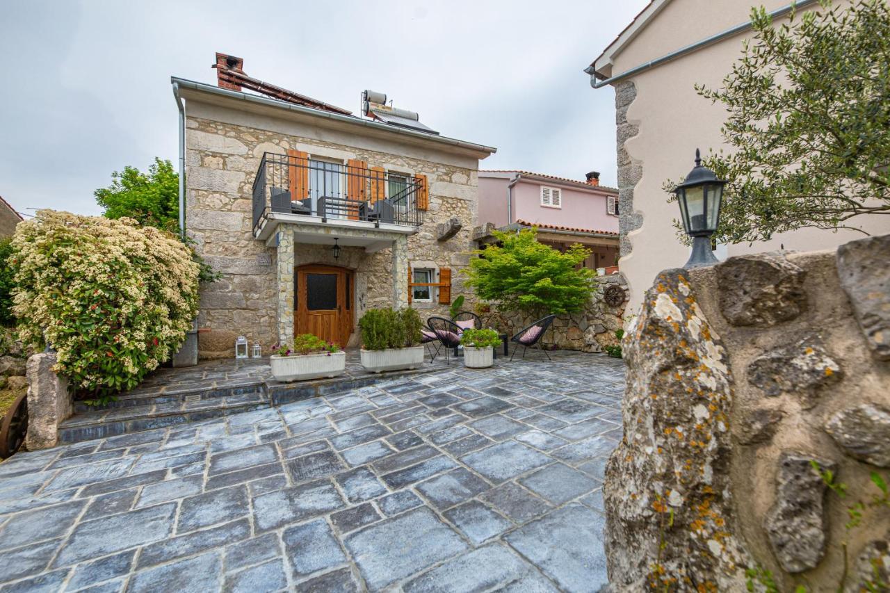 Holiday Home Eredita Milohnići Kültér fotó